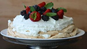 Prajitura Pavlova. Rețeta fancy pentru un weekend special acasă