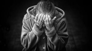 O bătrânică din Brașov, strigăt de ajutor: Îmi este foame! Vă rog!