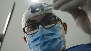 Ce este anosmia. Lipsa mirosului poate indica infectarea cu COVID-19