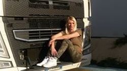 Ea este Crina, șoferița de TIR care le duce alimentele italienilor din focarele de coronavirus: „Eu îmi fac munca aşa cum am făcut-o şi până acum”