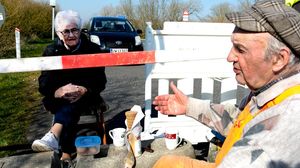 Inka și Karsten Dragoste pe timp de pandemie. Povestea de iubire dintre Inka și Karsten, cei doi bătrâni care se întâlnesc zilnic la frontiera dintre Germania și Danemarca