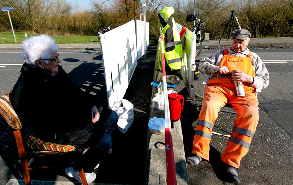 Inka și Karsten Dragoste pe timp de pandemie. Povestea de iubire dintre Inka și Karsten, cei doi bătrâni care se întâlnesc zilnic la frontiera dintre Germania și Danemarca
