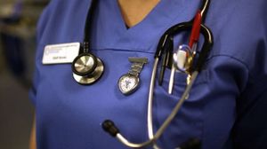 Asistentă medicală din Galați, umilită de vecini. Gest superb al Armatei Asistentă medicală din Galați, umilită de vecini. Gest superb al Armatei