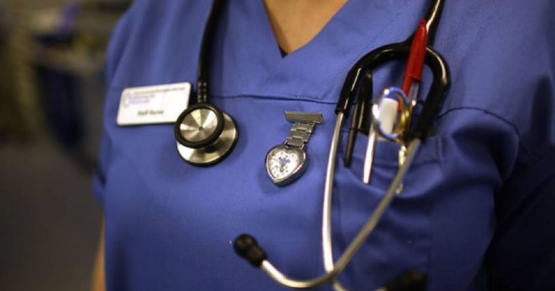 Asistentă medicală din Galați, umilită de vecini. Gest superb al Armatei Asistentă medicală din Galați, umilită de vecini. Gest superb al Armatei