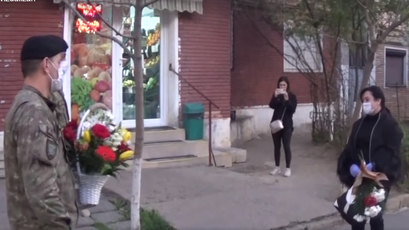 Asistentă medicală din Galați, umilită de vecini. Gest superb al Armatei Asistentă medicală din Galați, umilită de vecini. Gest superb al Armatei