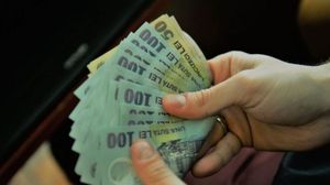 Klaus Iohannis a promulgat legea. Cresc salariile pentru această categorie de bugetari. Despre câți bani e vorba