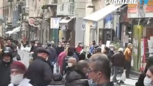 Carantină tratată în batjocură la Napoli. Străzi pline, după ce mii de oameni au ieșit să se plimbe