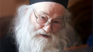 Prietenia neștiută dintre Ion Țiriac și marele duhovnic Iustin P&acirc;rvu! Omul de afaceri venea cu elicopterul la mănăstirea Petru Vodă, unde discuta ore &icirc;n șir cu părintele EXCLUSIV