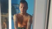 Mihai Traistariu face bani din poze nud. Ca artist, nu din muzica