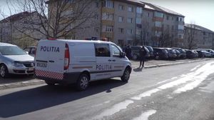 Tragedie în Suceava. Un bărbat cu mănuși și mască de protecţie, găsit spânzurat în faţa blocului