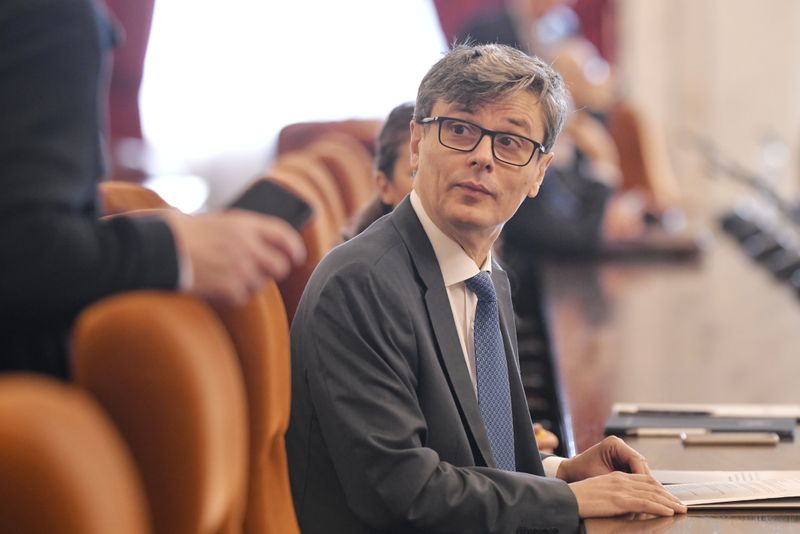 ministrul-economiei-si-mediului-de-afaceri-virgil-popescu