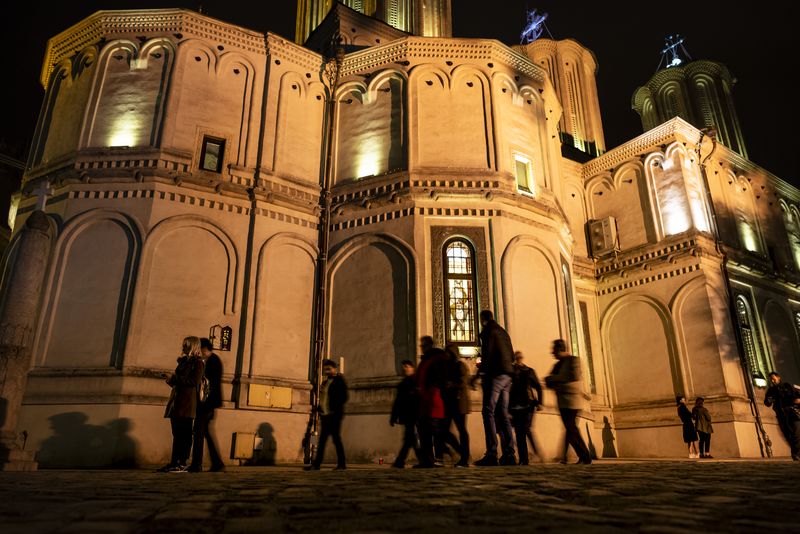 Cum iei lumina in noaptea de Inviere fara sa mergi la biserica