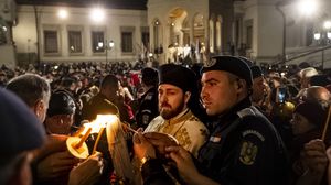 Cum iei lumina in noaptea de Inviere fara sa mergi la biserica