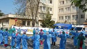 Cadrele medicale dintr-un spital din Craiova au încins o horă 