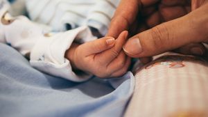 Caz fără precedent. A murit la doar patru zile de la naștere, din cauza coronavirusului. Cum a fost posibil acest lucru?