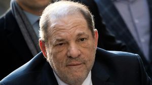Fostul producător Harvey Weinstein, testat pozitiv cu Covid-19 în închisoare! Bărbatul este asimptomatic