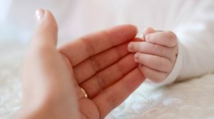 O mamă și bebelușul ei din Hunedoara, depistați cu coronavirus. Bebelușul este din grupul de 10 nou născuți de la Maternitatea din Timișoara 