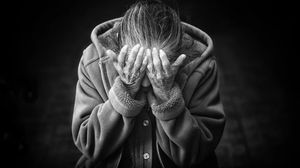 Un tânăr, arestat preventiv după ce a violat o femeie de 91 de ani 