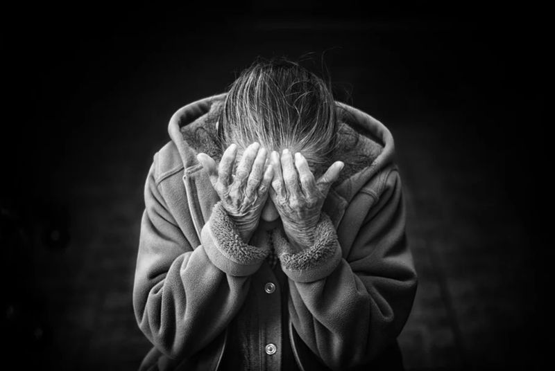 Un t&acirc;năr, arestat preventiv după ce a violat o femeie de 91 de ani 