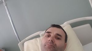 Povestea cutremurătoare a bolnavului de cancer care s-a întors la spitalul din Oradea unde a fost operat, pentru a construi un tunel de dezinfecţie pentru medicii care se luptă cu coronavirusul!