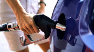 În plină pandemie, carburanții urmează să se ieftinească