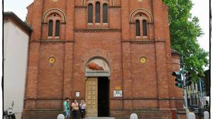 28 de români stabiliți în Italia s-au închis într-o biserică