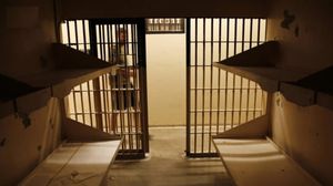 Omorât de coronavirus în spatele gratiilor. Urma să fie eliberat