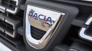 Dacia reia treptat productia incepand de azi, pe baza de voluntariat