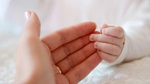  O tânără vasluiancă de 17 ani bolnavă de coronavirus a adus pe lume un bebeluș prematur. Care este starea celor doi