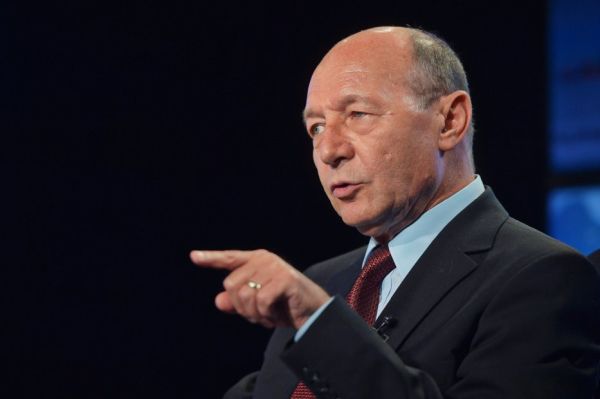 Traian Băsescu: &bdquo;&Icirc;ncetaţi să mai falsificaţi nivelul de contaminare&rdquo;