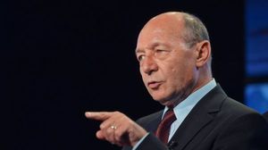 Traian Băsescu: „Încetaţi să mai falsificaţi nivelul de contaminare”