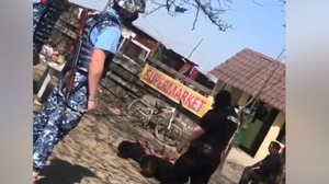 Polițistul șef care a fost filmat în timp ce a bătut un bărbat aflat la pământ primește o grămadă de bani de la statul român! Vezi ce avere are comisarul de la Bolintin Vale!