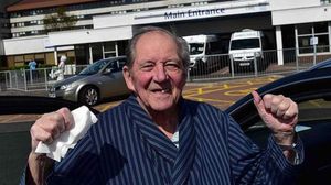 A învins cancerul de două ori, a rămas fără un plămân, dar s-a vindecat de COVID-19. Bătrânul care a uimit o lume întreagă