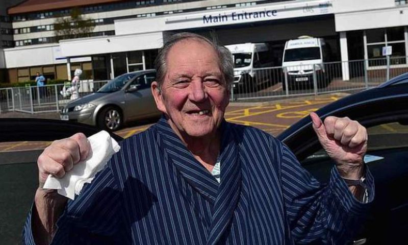 A &icirc;nvins cancerul de două ori, a rămas fără un plăm&acirc;n, dar s-a vindecat de COVID-19. Bătr&acirc;nul care a uimit o lume &icirc;ntreagă