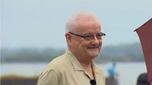 Irinel Columbeanu a ajuns la fundul sacului. Pe vremuri făcea senzație cu mașinile de lux, iar acum conduce un...