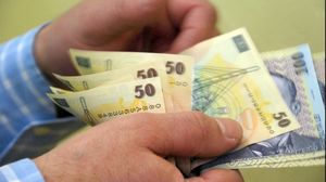 În sfârșit, o veste bună! Salariile vor fi majorate. Klaus Iohannis a promulgat legea
