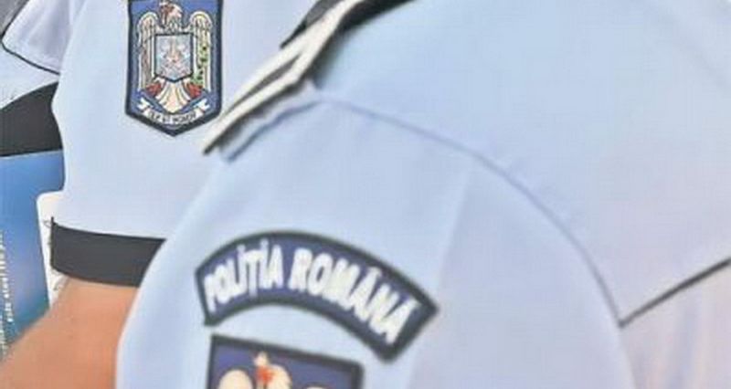 Declarație pe propria răspundere. Doi ieşeni s-au dat drept polițiști și au aplicat "amenzi" usturătoare oamenilor care nu respectau legea Declarație pe propria răspundere. Doi ieşeni s-au dat drept polițiști și au aplicat "amenzi" usturătoare oamenilor care nu respectau legea