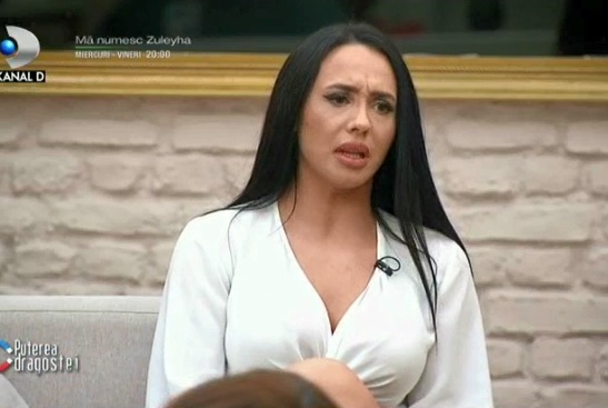 Ella a fost părăsită de iubit chiar de ziua ei de naștere Ella a fost părăsită de iubit chiar de ziua ei de naștere