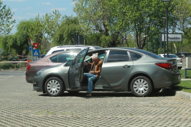 Irinel Columbeanu, sărac lipit pământului! 