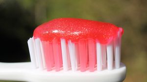 spalat-pe-dinti-coronavirus