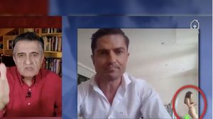 Scandal imens dupa un live facut de acasa. Cine e femeia goala care a aparut din greseala intr-o transmisiune a unui prezentator TV