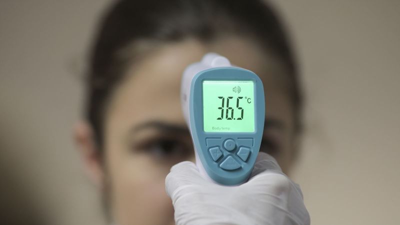 termometru Semnal de alarmă pentru toate firmele din România. Raed Arafat a fost clar: „Va fi obligatoriu. La locul de muncă nu mai intri dacă...”