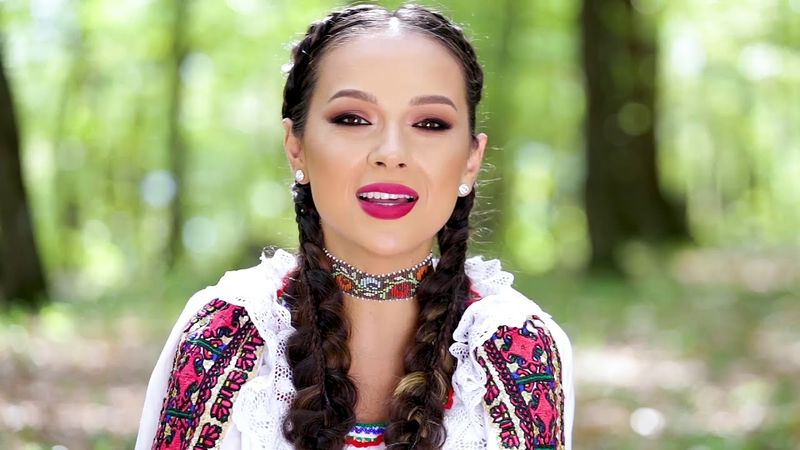 VIDEO| Vlăduța Lupău a organizat o petrecere în curte de 1 Mai