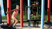 Survivor Romania. Cezar si Lola au castigat aseara, la jocul individual, cate 1000 de dolari;