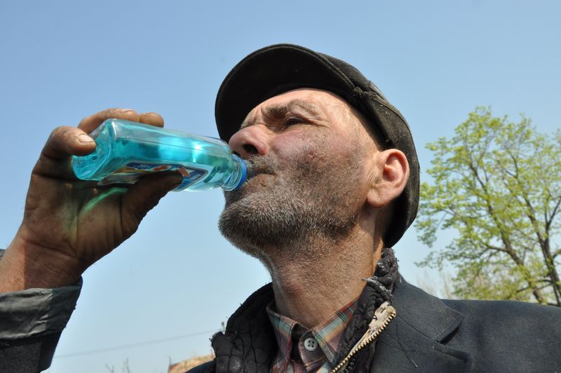 Românii care au consumat „spirtul-otravă” Românii care au consumat „spirtul-otravă”