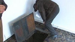 Ce a descoperit un proprietar din Buzău după ce chiriașii, membri al unui cult religios, au plecat din apartamentul lui!