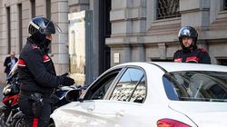 Un cuplu din Milano, prins în timp ce făcea sex într-o mașină. Polițiștii i-au arestat fiindcă au încălcat izolarea