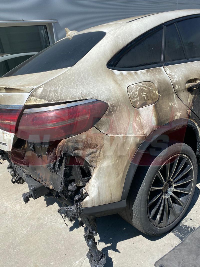 S-a aflat acum! Care este, de fapt, motivul pentru care a fost incendiat bolidul Loredanei Chivu. Mașina este distrusă complet