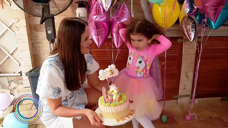 VIDEO Fiica lui Mădălin Ionescu și a Cristinei Șișcanu a împlinit 3 anișori. Părinții i-au făcut o surpriză pe cinste