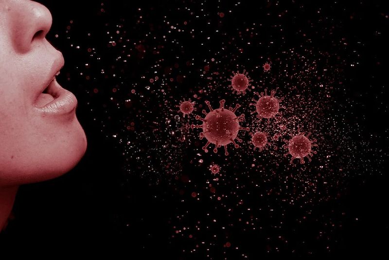 Descoperire șoc! Poți să iei COVID-19 fără să intri în contact cu o persoană infectată. Iată ce spun specialiștii